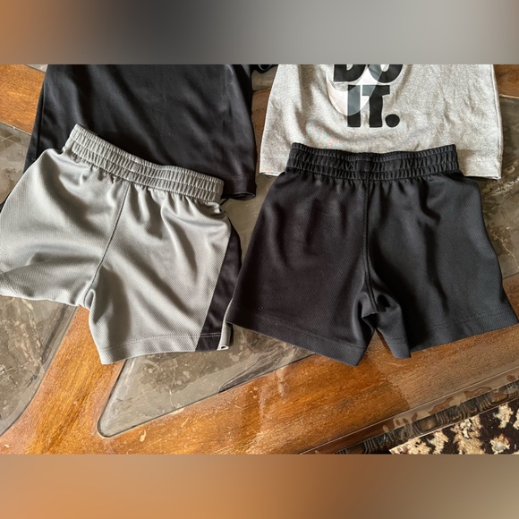 Nike - Picture 3 of 6